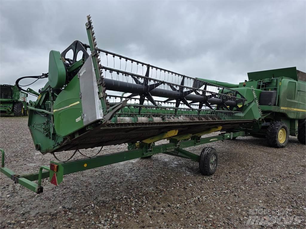 John Deere T670 联合收割机