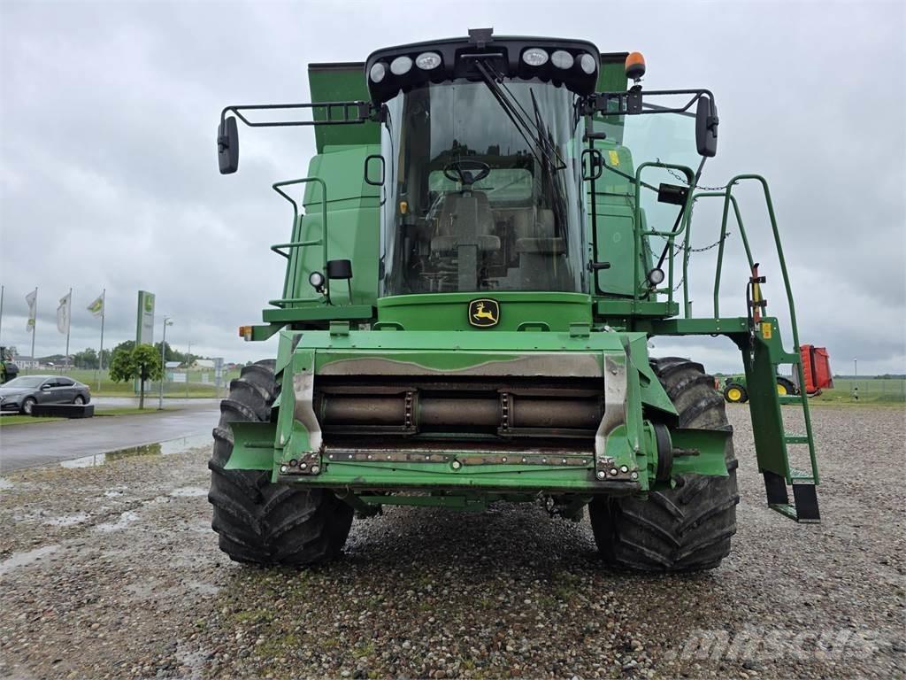 John Deere T670 联合收割机