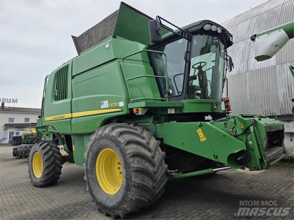 John Deere T670 联合收割机