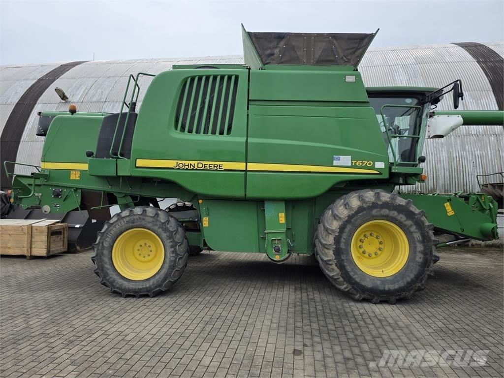 John Deere T670 联合收割机
