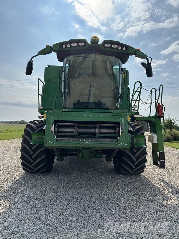 John Deere T670 联合收割机