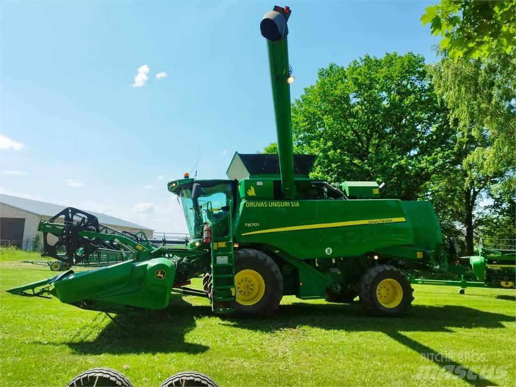 John Deere T670i 联合收割机
