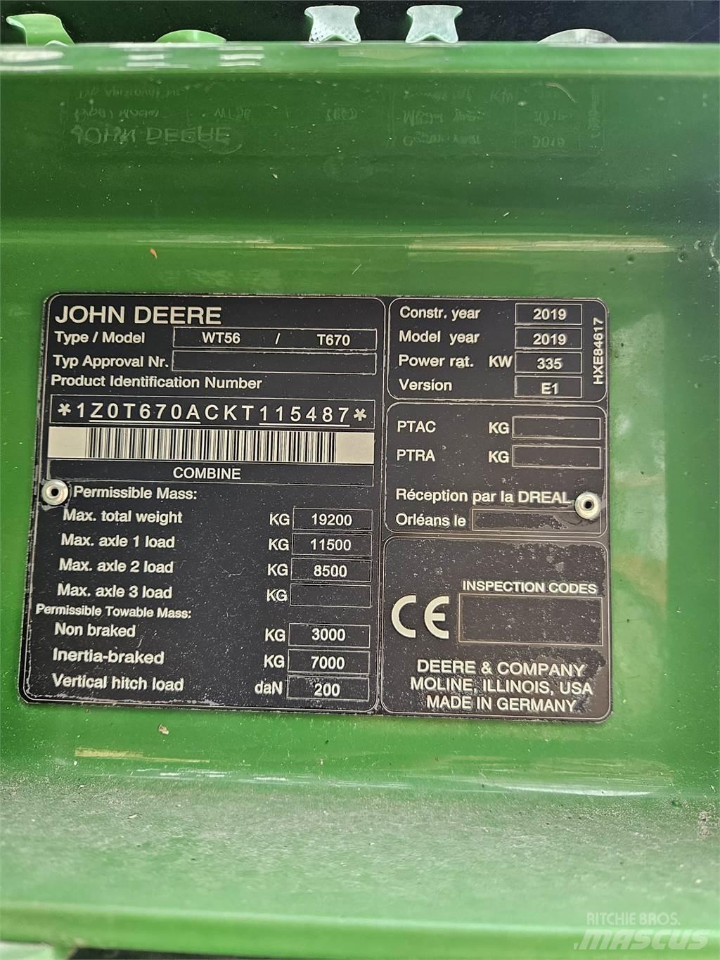 John Deere T670i 联合收割机