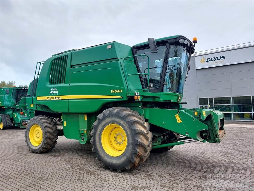 John Deere W540 联合收割机