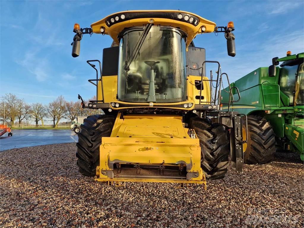 New Holland CX8.85 联合收割机