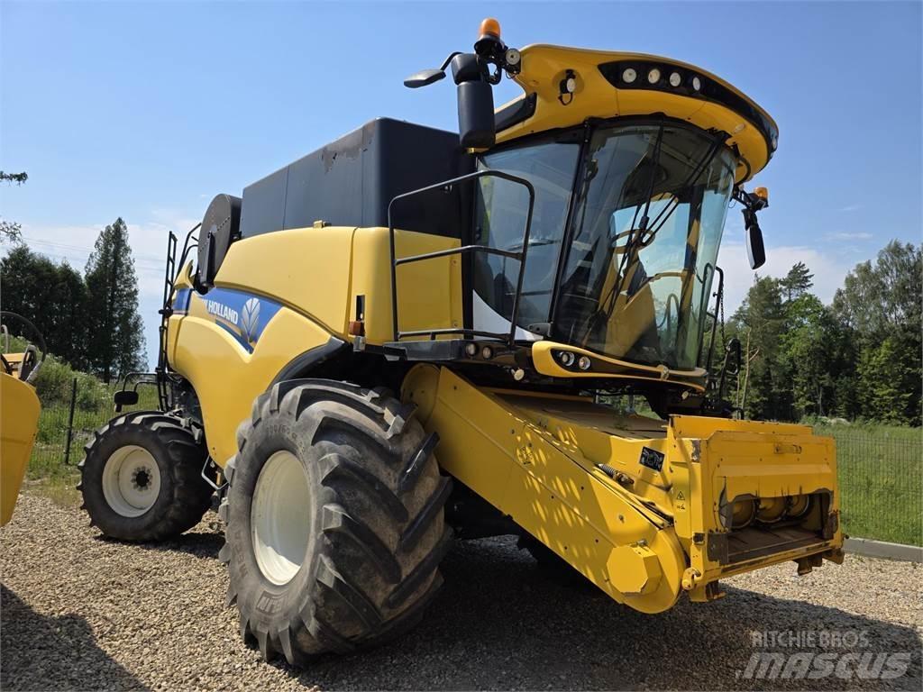 New Holland CX8.85 联合收割机