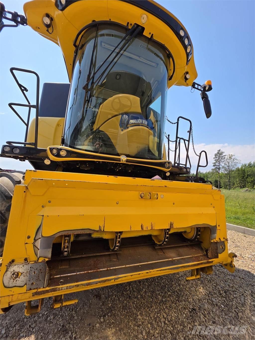 New Holland CX8.85 联合收割机