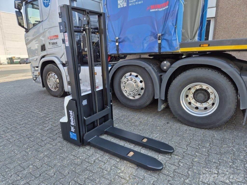 Bobcat LSM12N 手推堆垛车