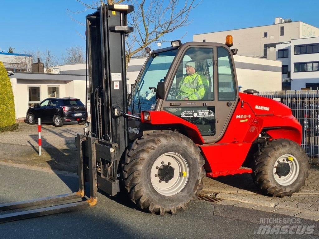 Manitou M50.4 越野叉车|叉装车