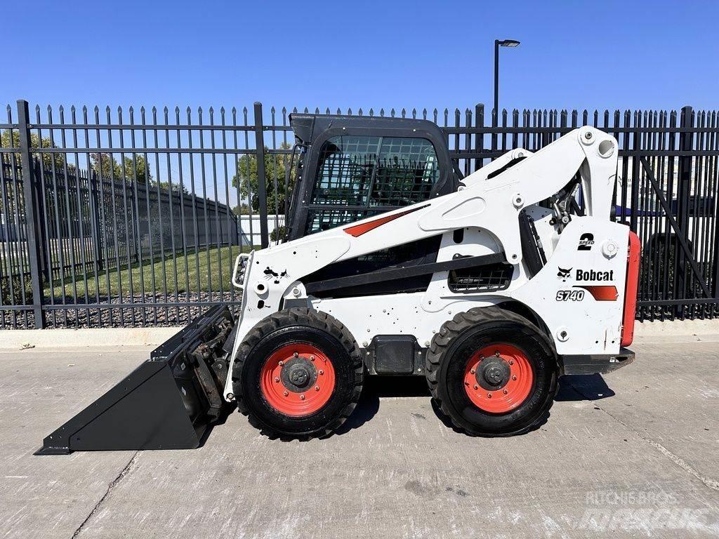 Bobcat S740 滑移装载机
