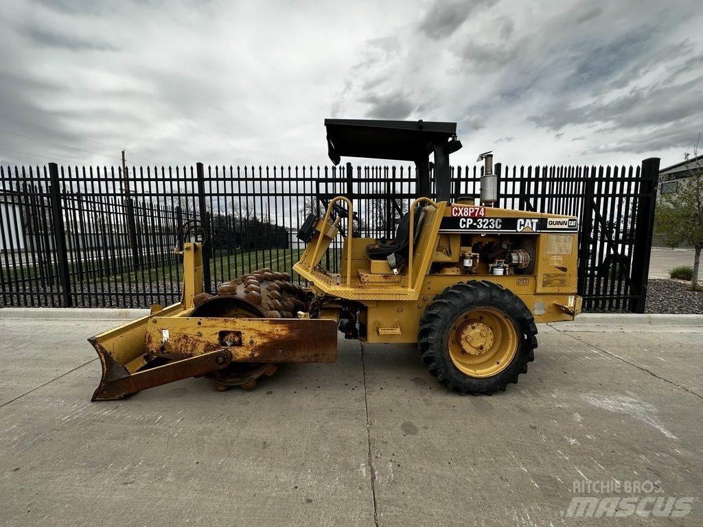 CAT CP-323C 拖拉机/农用车