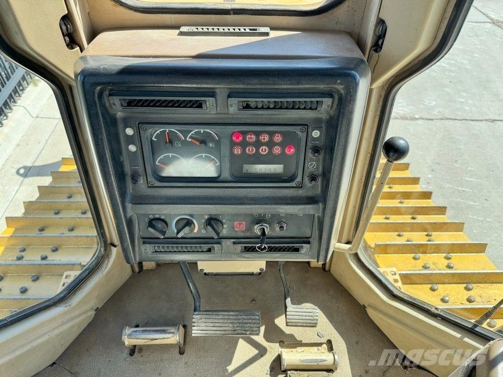 CAT D5M XL 履带式推土机