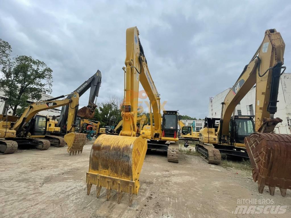 Komatsu PC 220 履带挖掘机