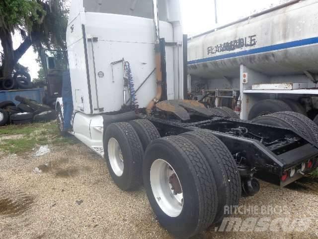 Kenworth T 660 牵引车