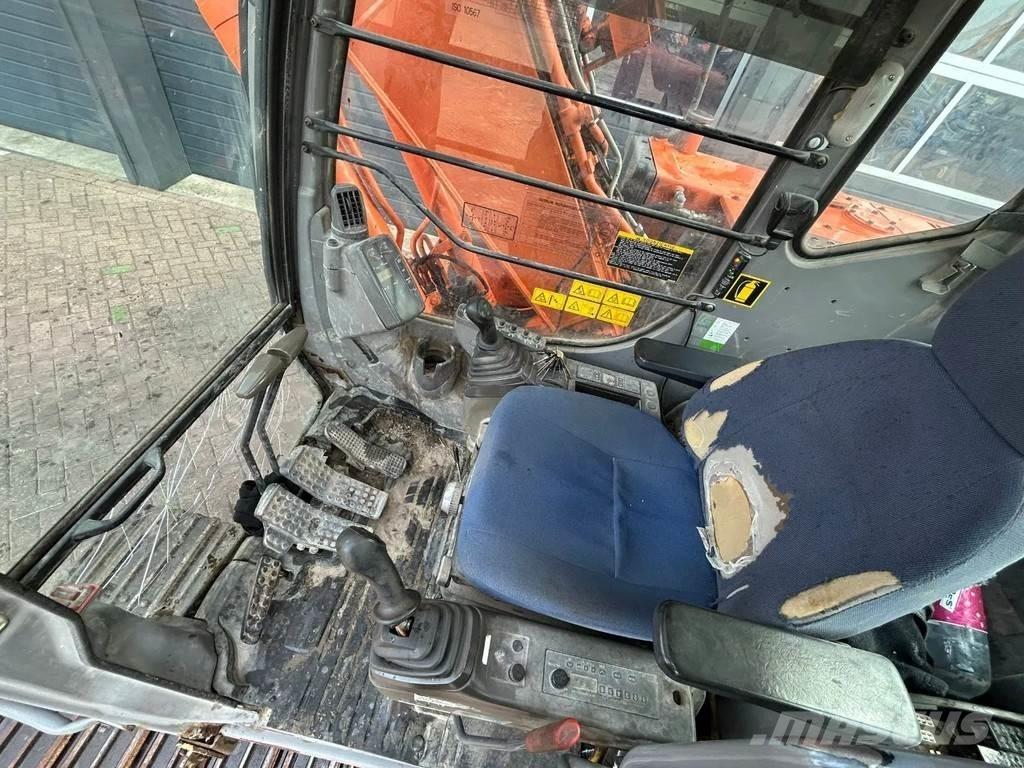 Hitachi ZX110 中型挖掘机