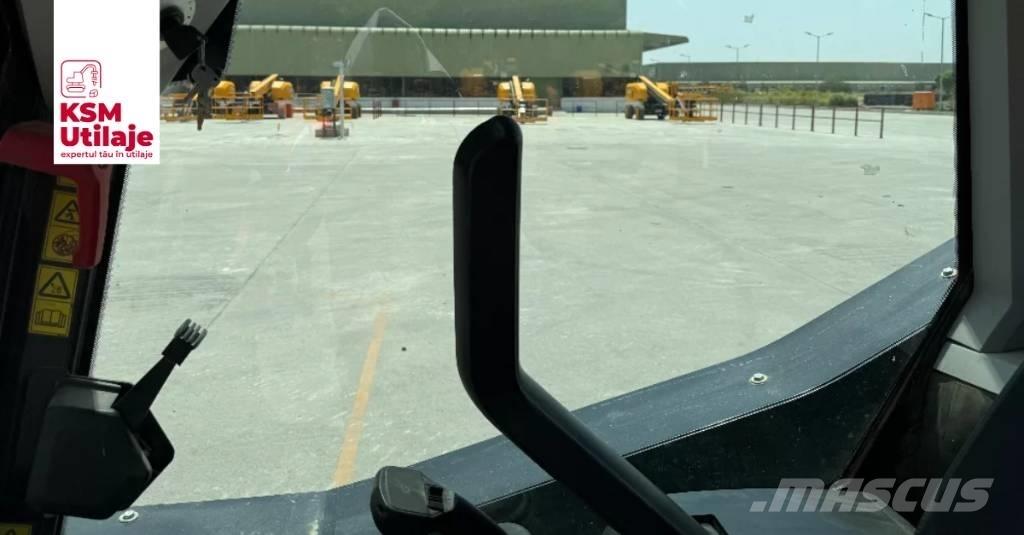 JCB 205 滑移装载机