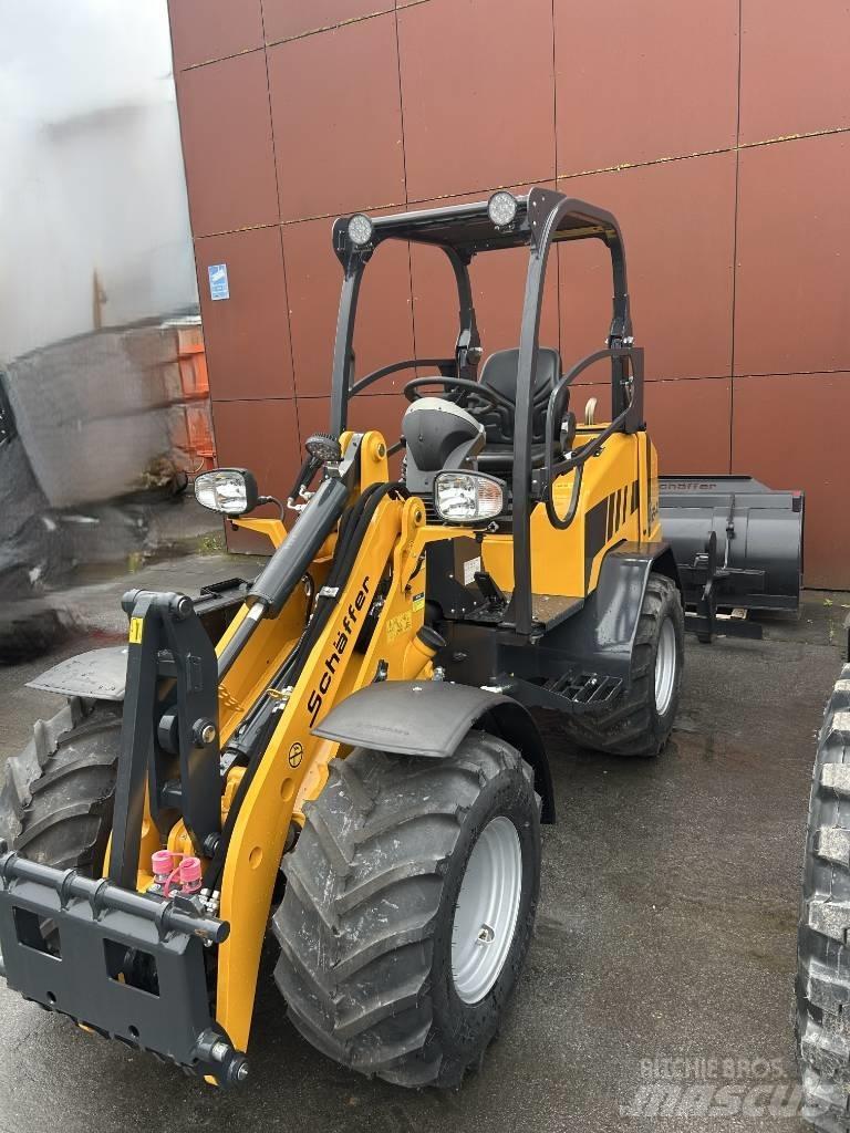 Schäffer 2445S 滑移装载机