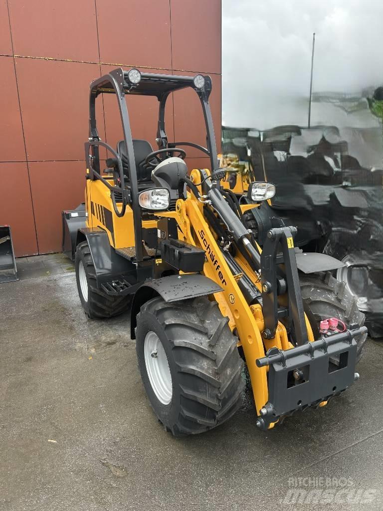 Schäffer 2445S 滑移装载机
