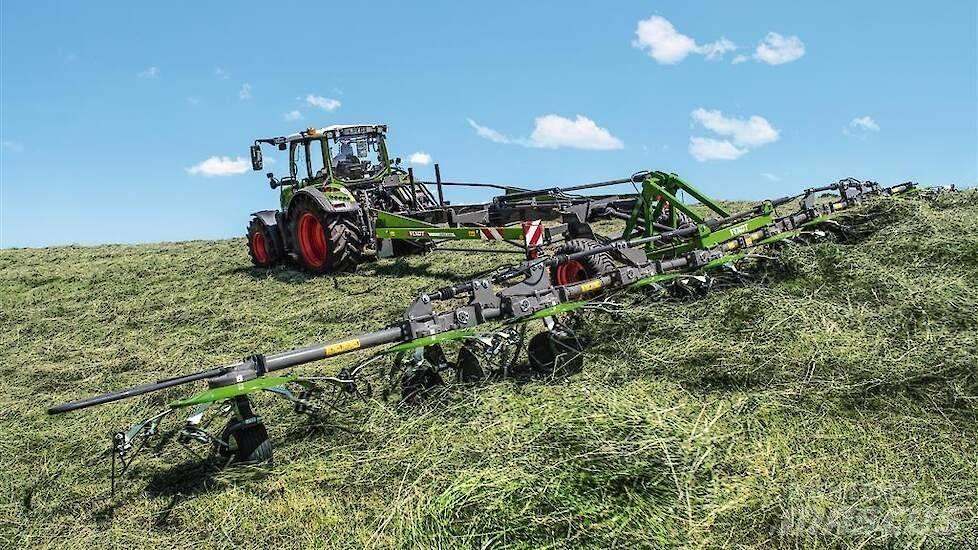 Fendt Lotus 1020T 犁耙和摊草机