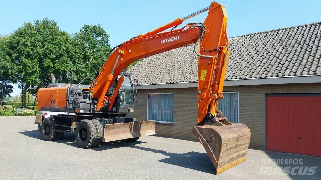 Hitachi ZX220W-5B 轮式挖掘机