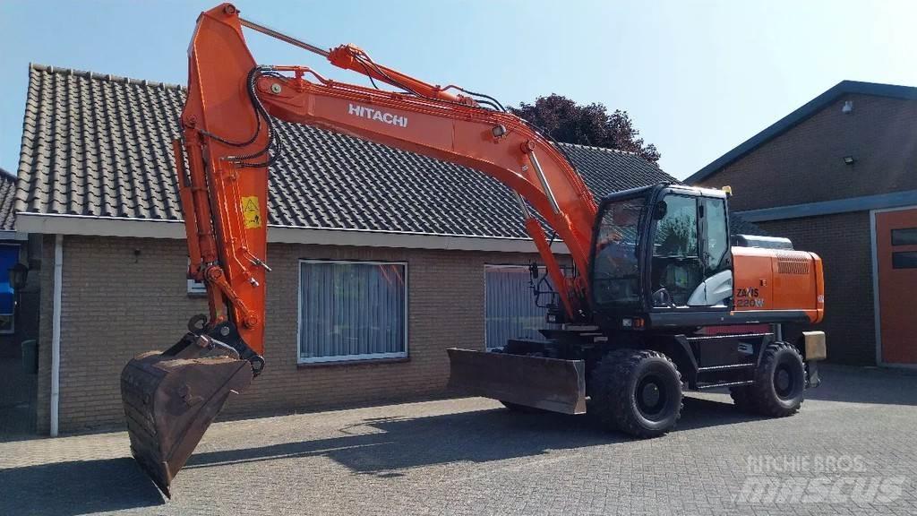 Hitachi ZX220W-5B 轮式挖掘机