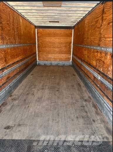 Freightliner M2-112 厢式货车