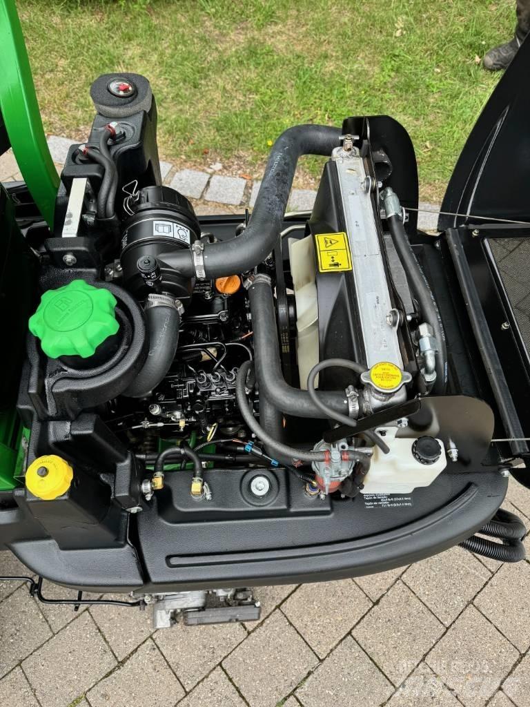 John Deere 2500 B 果岭剪草机