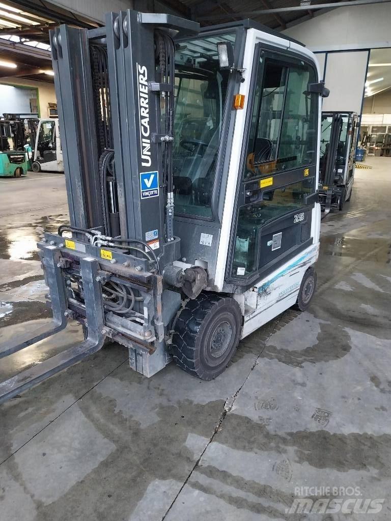 UniCarriers QX25 电动叉车