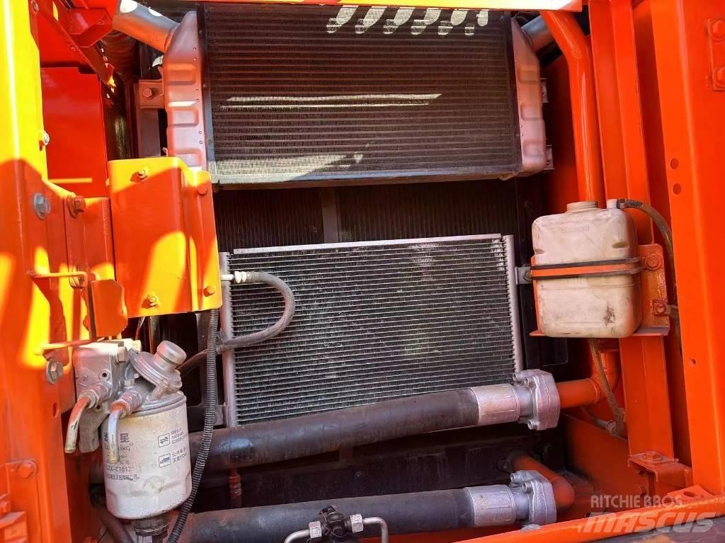 Doosan DX 225 LC 小型挖掘机