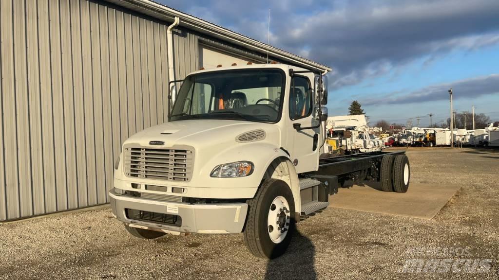 Freightliner M2 平板车