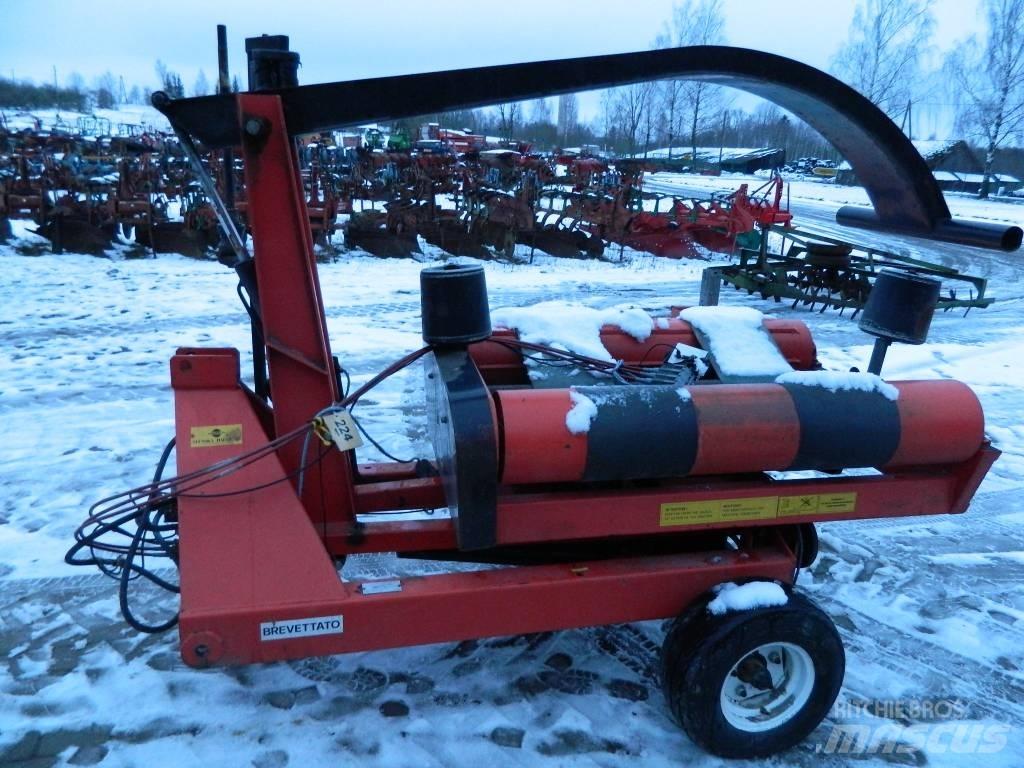 Carraro RF 89 牧草包膜机