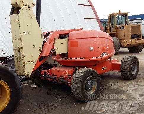 JLG AJ 600 自走式伸缩臂升降机