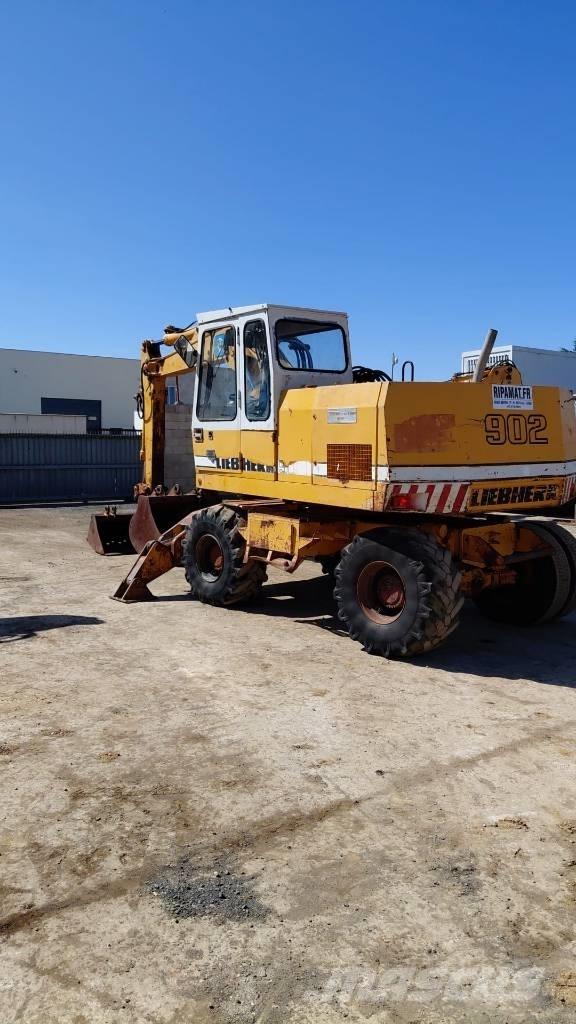 Liebherr A 902 轮式挖掘机