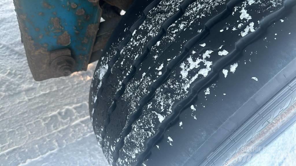 Krone Puoliperävaunu 平板半挂车\侧翻自卸半挂车
