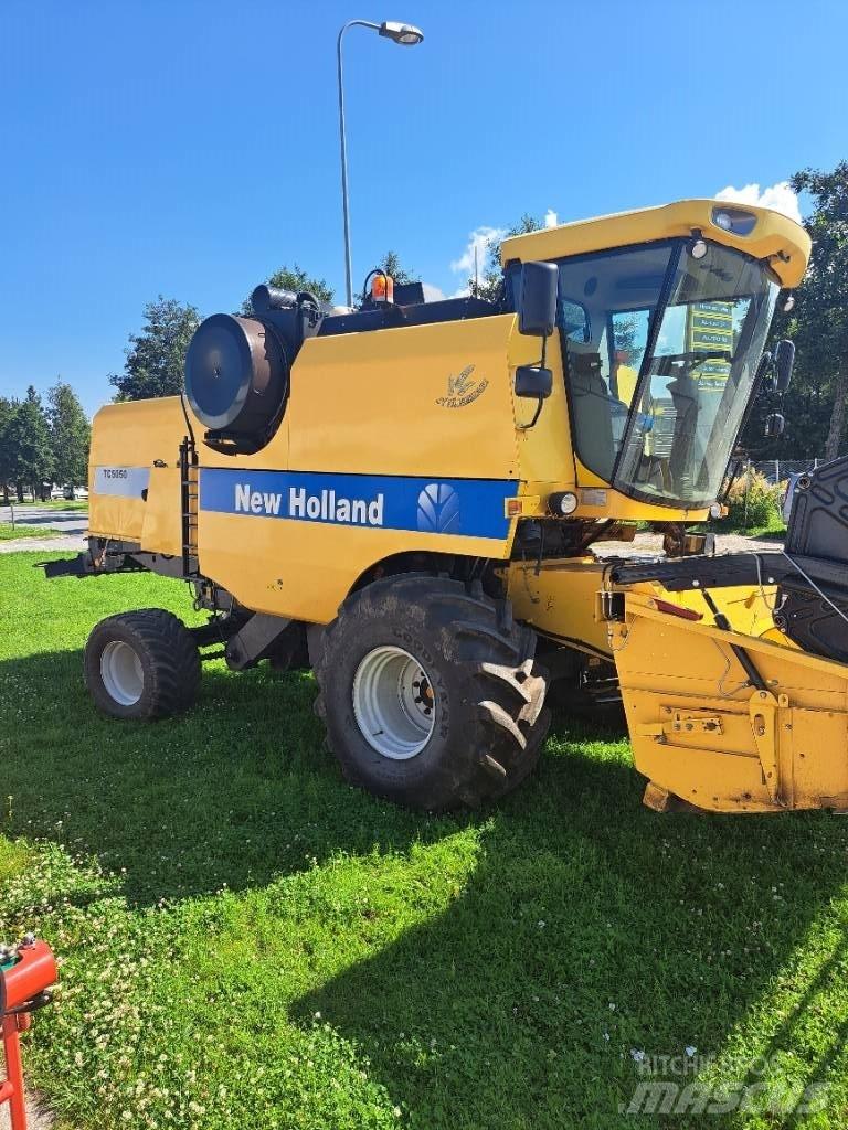 New Holland TC5050 联合收割机