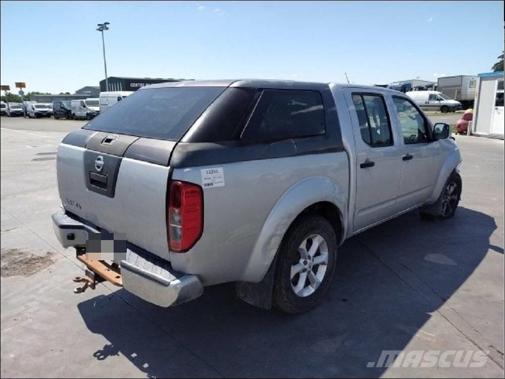 Nissan Navara 1 皮卡车