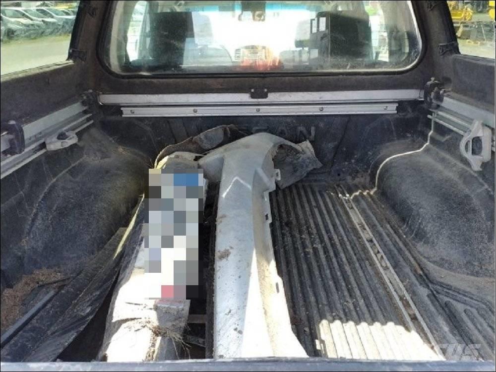 Nissan Navara 1 皮卡车