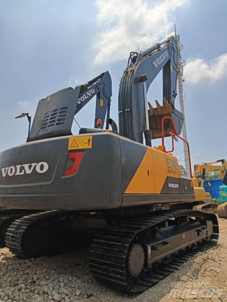 Volvo EC 240 履带挖掘机