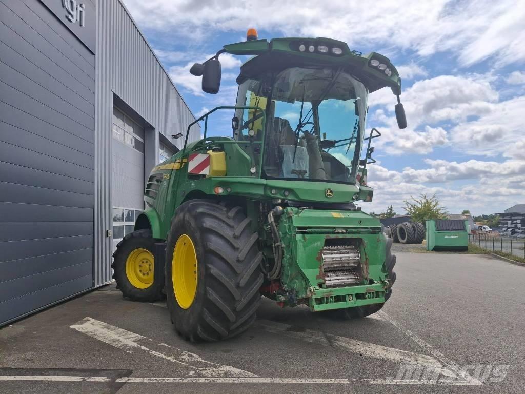 John Deere 7300 i 自走式青贮饲料收割机