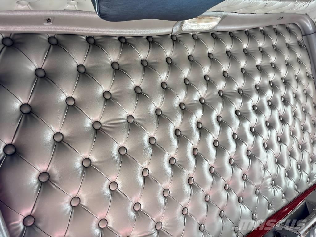 Kenworth W 900 牵引车