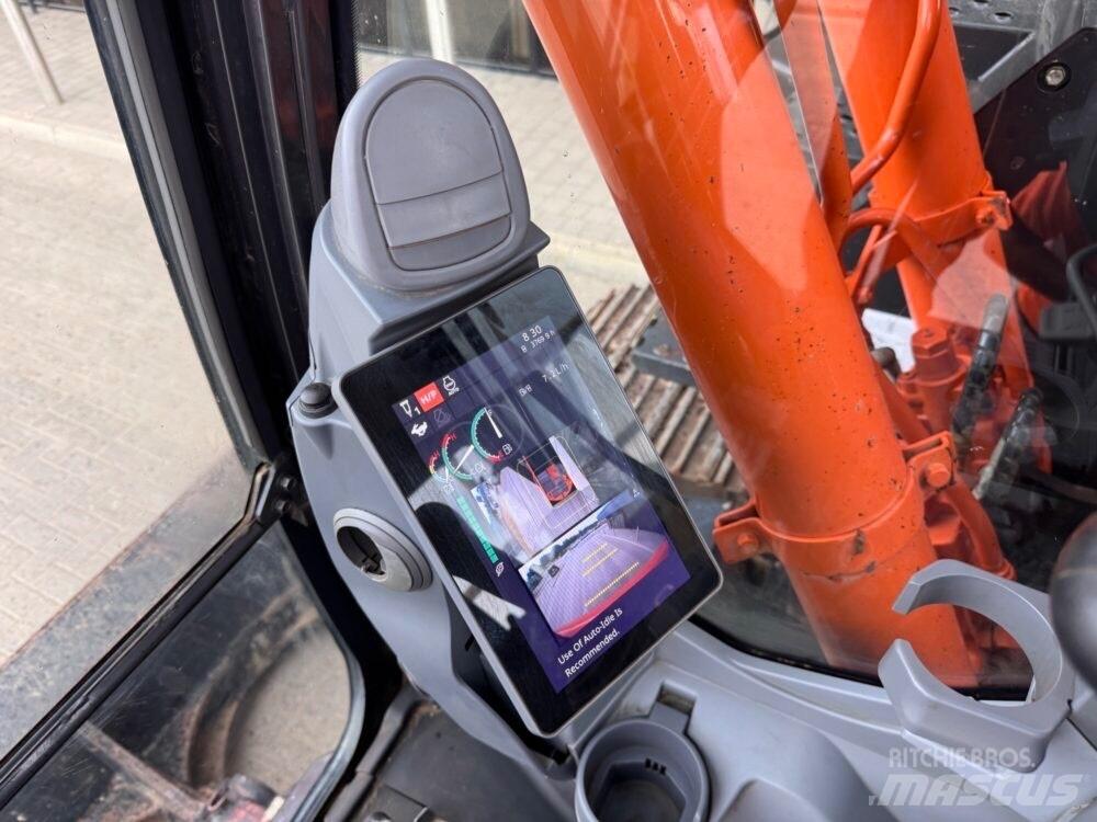 Hitachi ZX135USBL-7 履带挖掘机