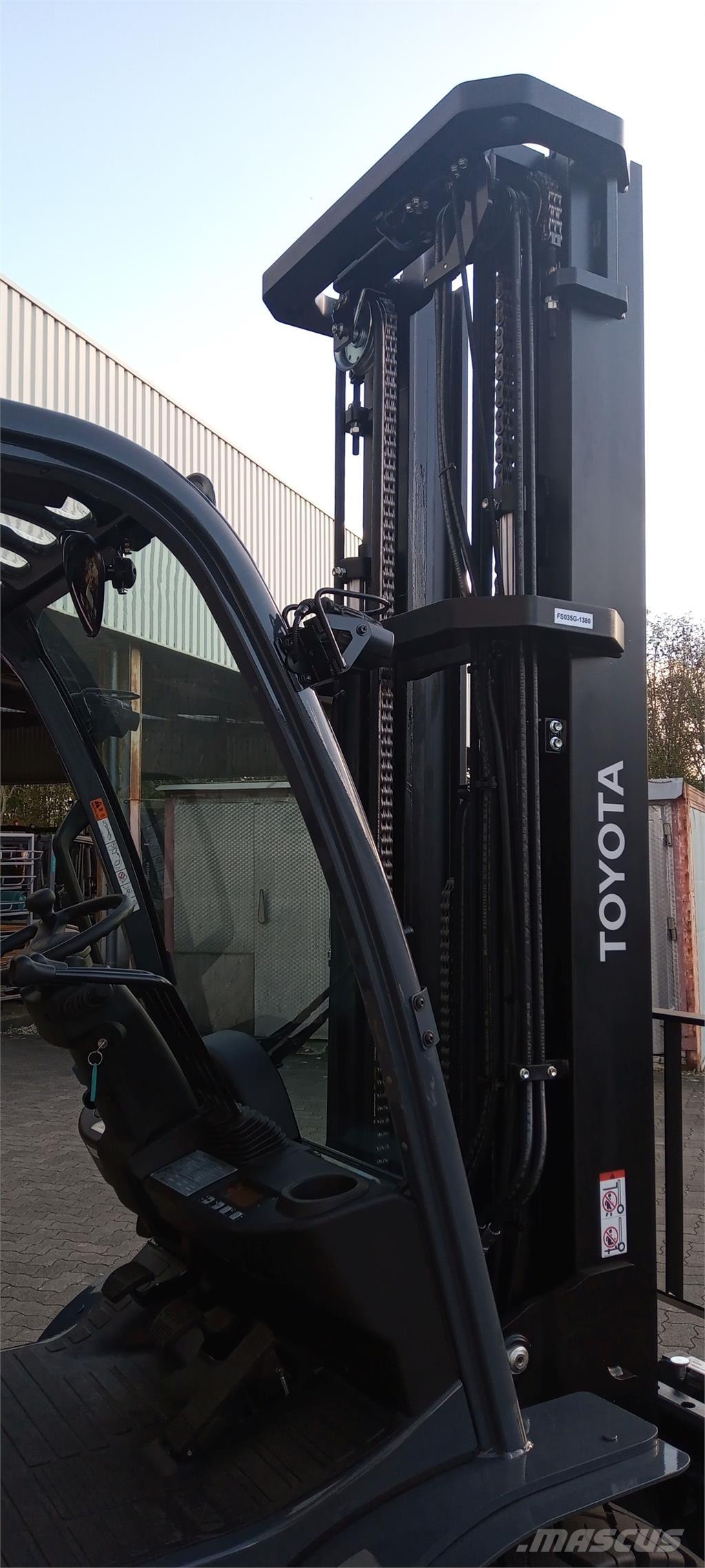 Toyota 02-8FGJF35 天然气叉车