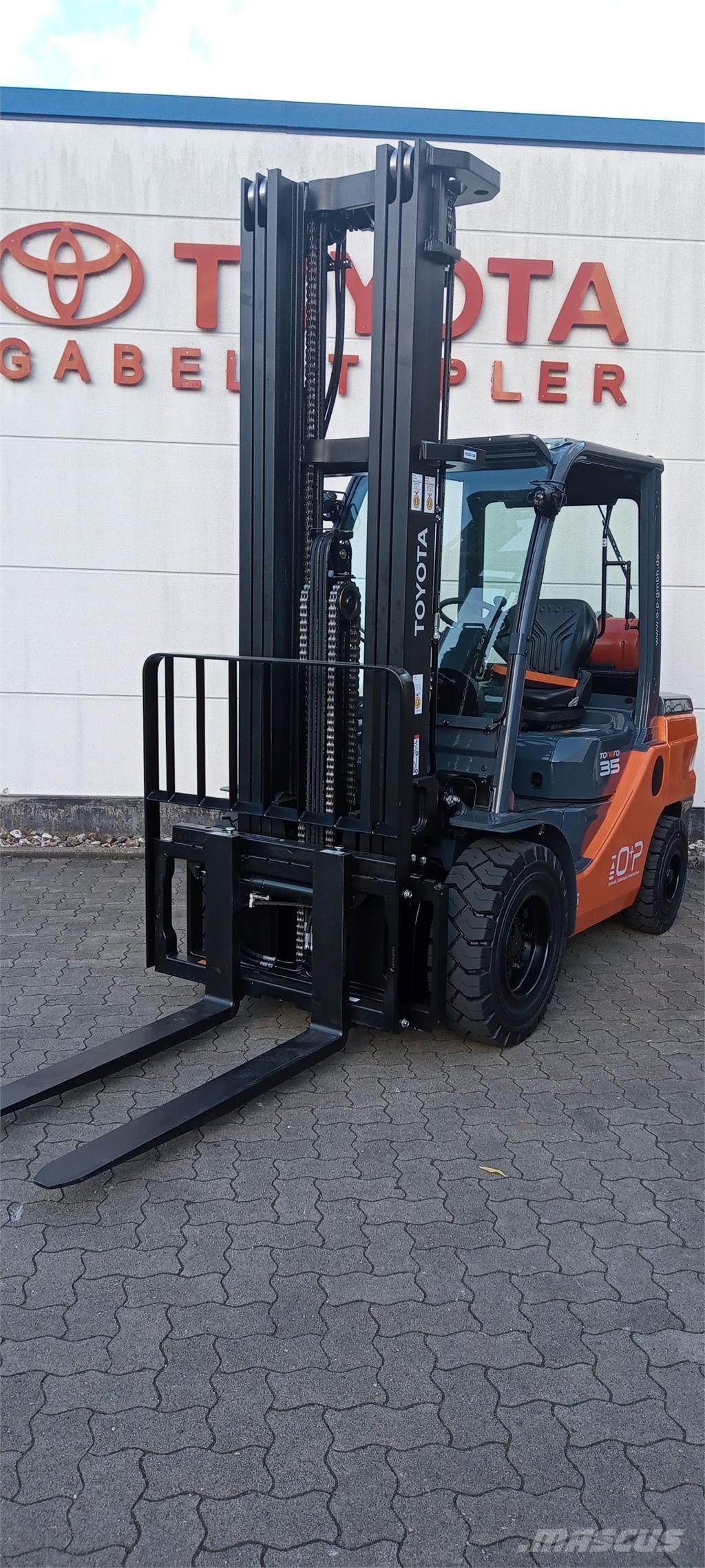 Toyota 02-8FGJF35 天然气叉车