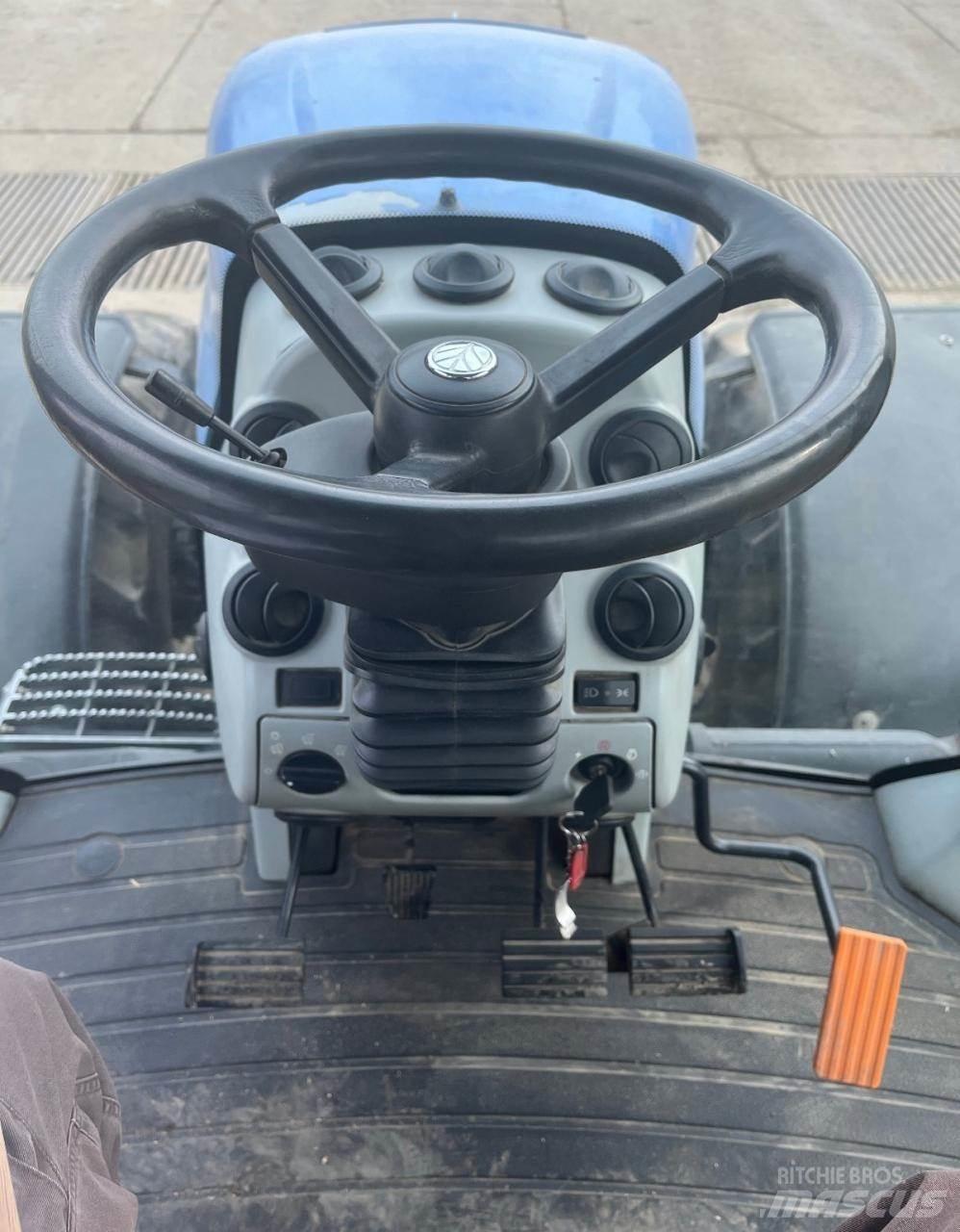 New Holland T8040 拖拉机/农用车