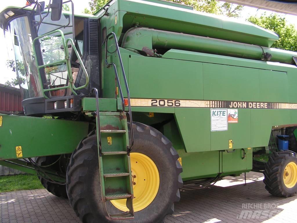 John Deere 2056 联合收割机