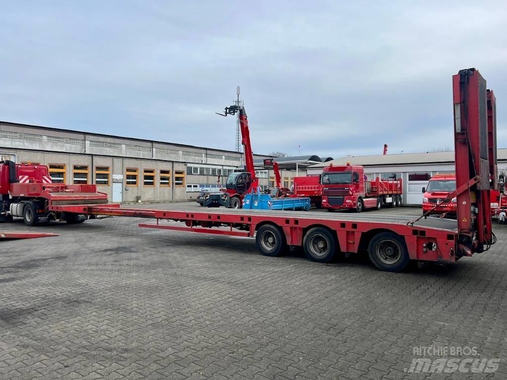 Nooteboom MCO-48-03V 低平板半挂车