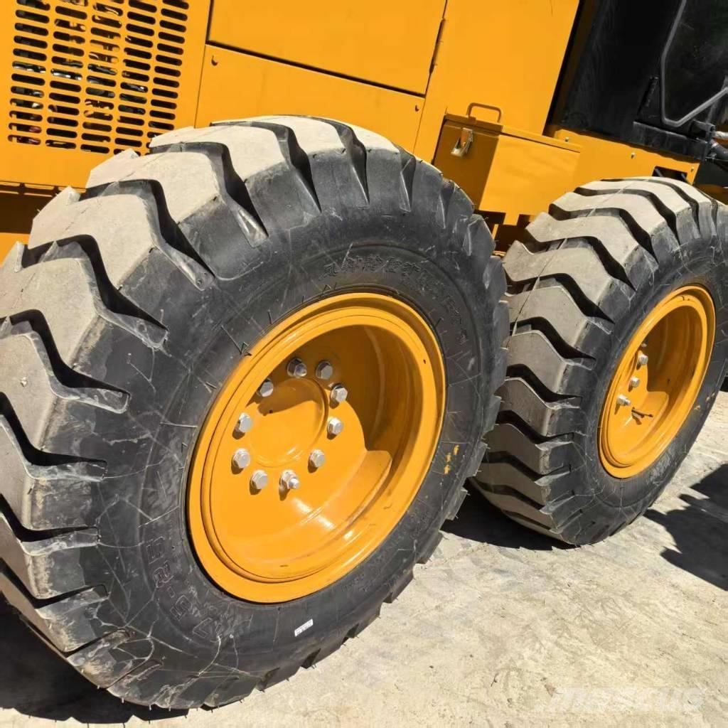 CAT 140 K 平地机/推土机