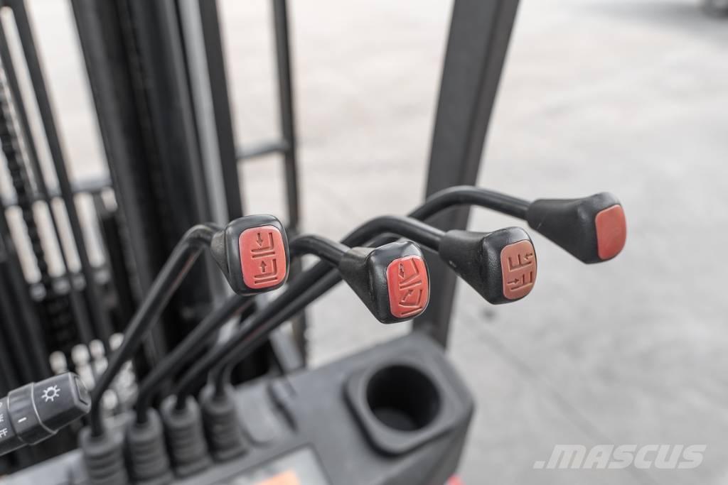 Manitou MI 25 D 柴油叉车