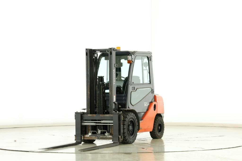 Toyota 02-8-FDF-30 柴油叉车