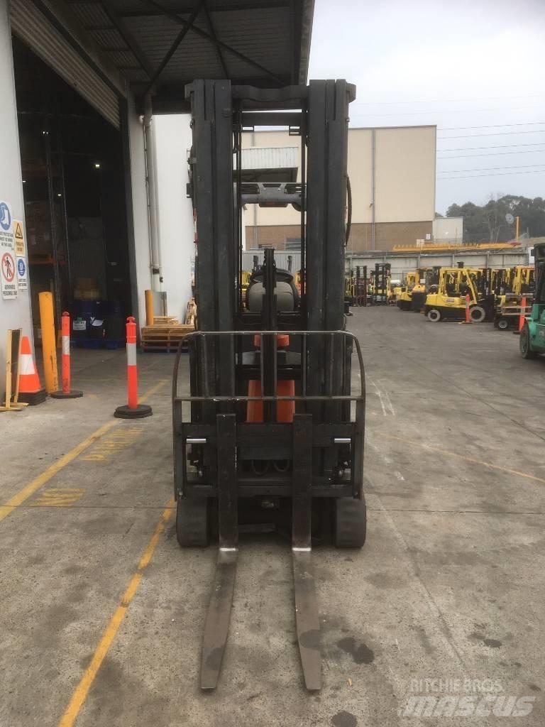 Aisle-Master 20SE 侧卸式铲车
